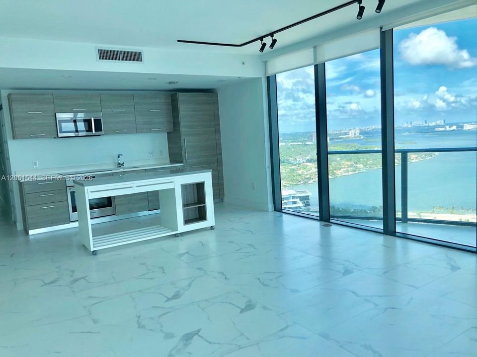 Active With Contract: $5,250 (1 beds, 2 baths, 1014 Square Feet)