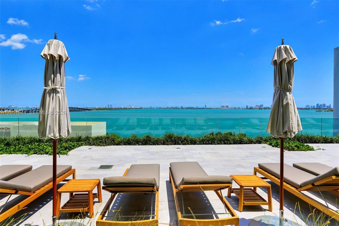 Active With Contract: $5,250 (1 beds, 2 baths, 1014 Square Feet)