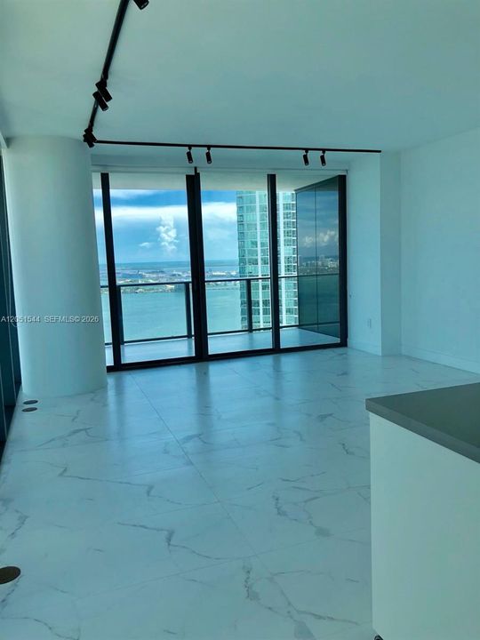 Active With Contract: $5,250 (1 beds, 2 baths, 1014 Square Feet)