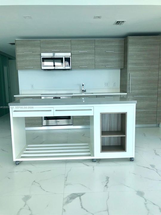 Active With Contract: $5,250 (1 beds, 2 baths, 1014 Square Feet)