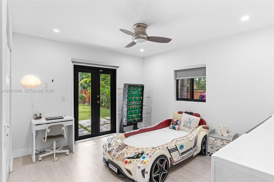 For Rent: $12,000 (4 beds, 3 baths, 1957 Square Feet)