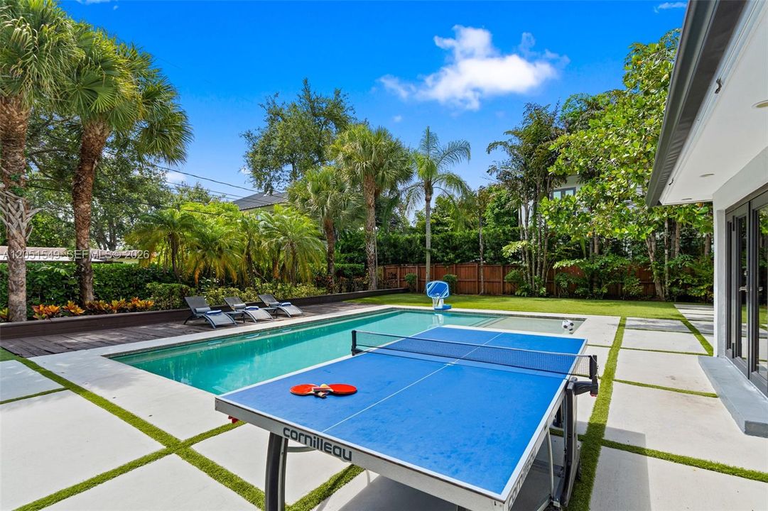 For Rent: $12,000 (4 beds, 3 baths, 1957 Square Feet)