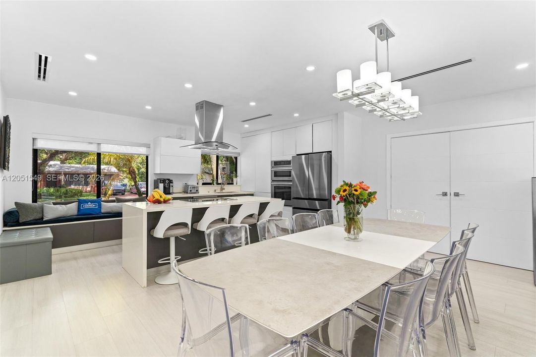 For Rent: $12,000 (4 beds, 3 baths, 1957 Square Feet)