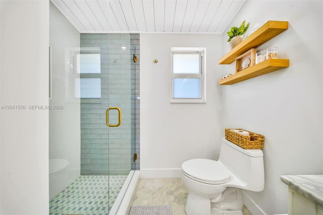 For Rent: $12,500 (4 beds, 3 baths, 1800 Square Feet)