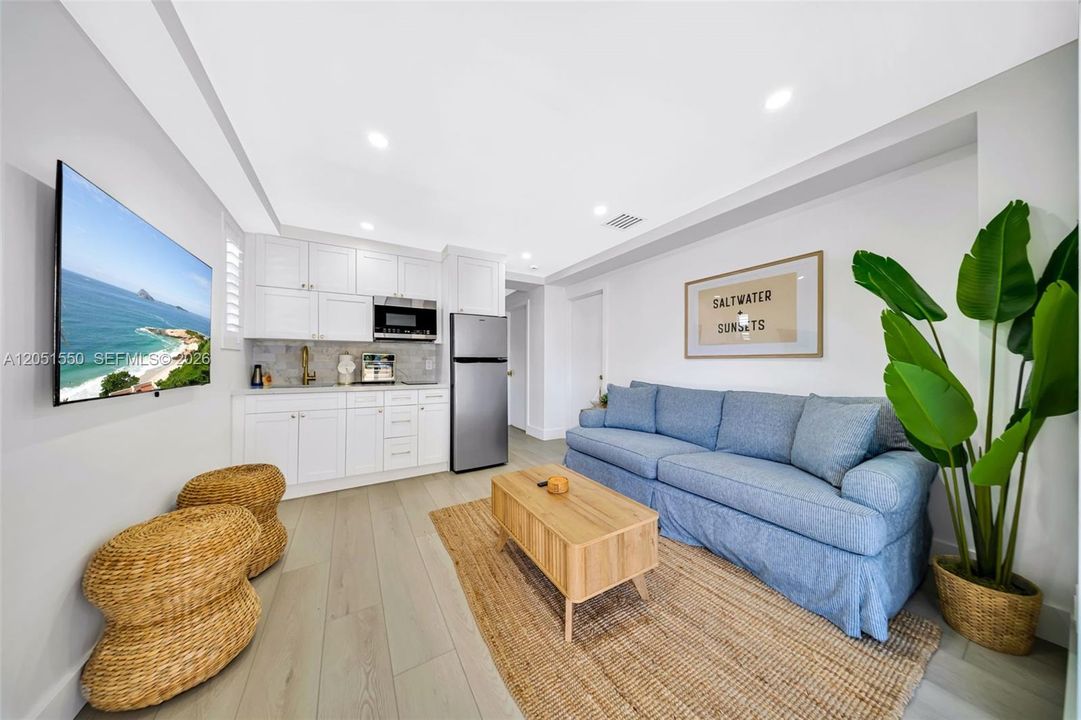 For Rent: $12,500 (4 beds, 3 baths, 1800 Square Feet)