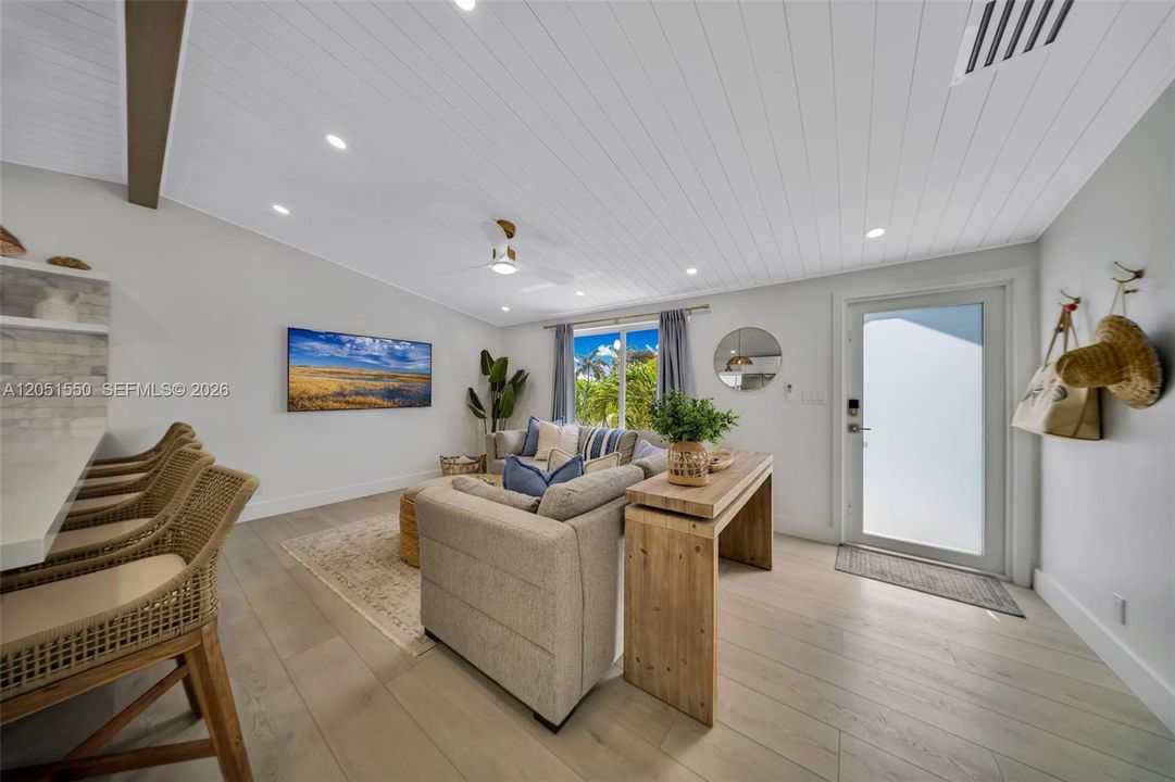For Rent: $12,500 (4 beds, 3 baths, 1800 Square Feet)
