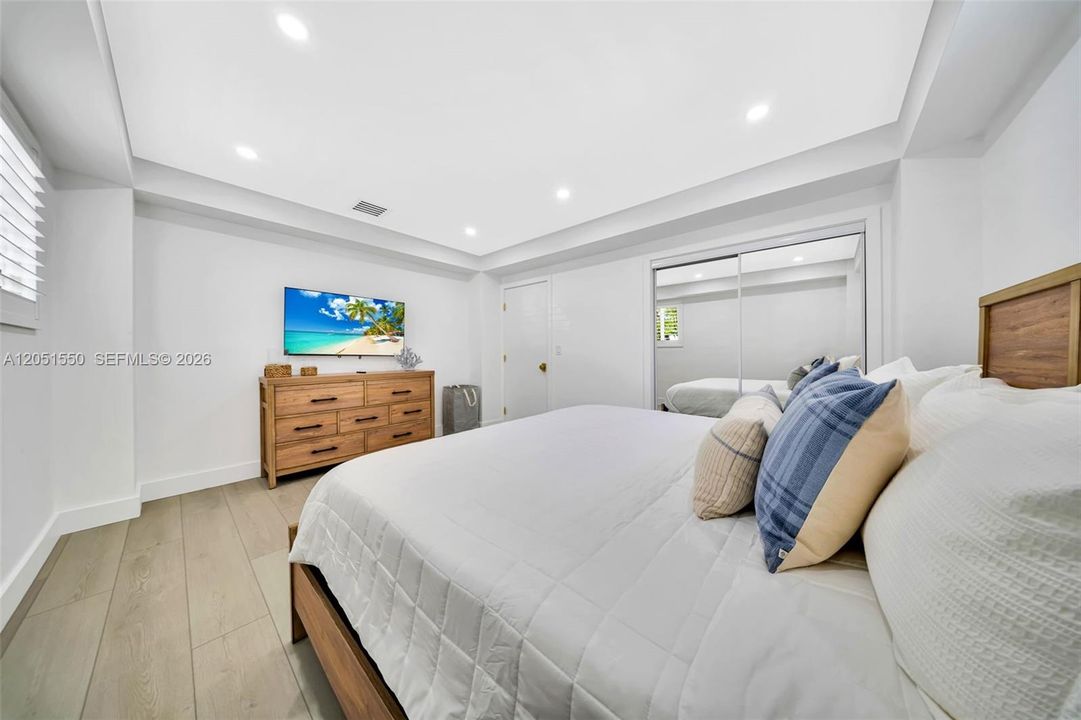 For Rent: $12,500 (4 beds, 3 baths, 1800 Square Feet)