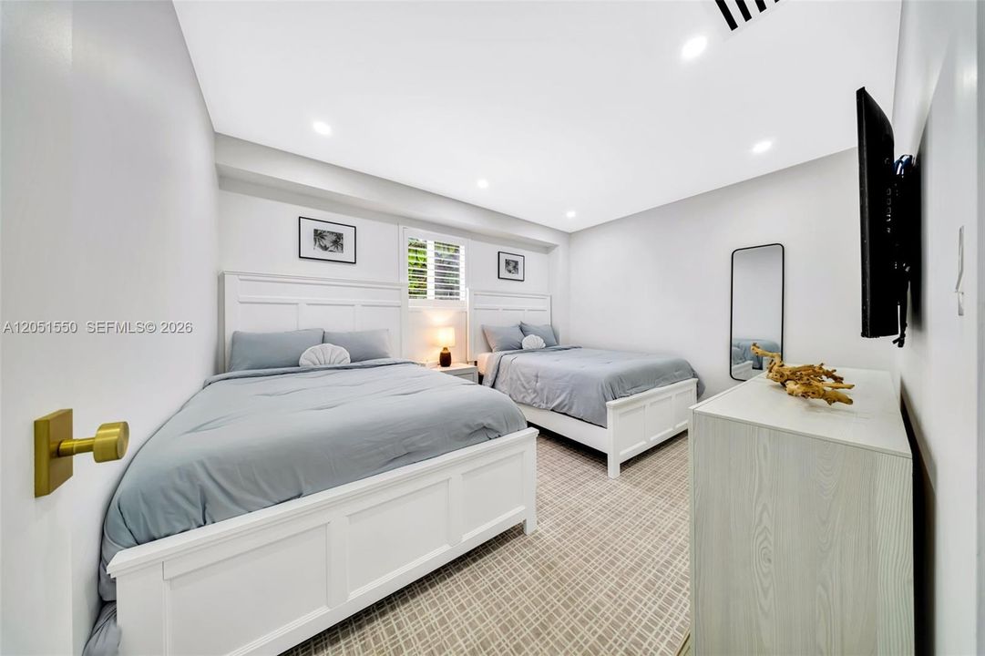 For Rent: $12,500 (4 beds, 3 baths, 1800 Square Feet)