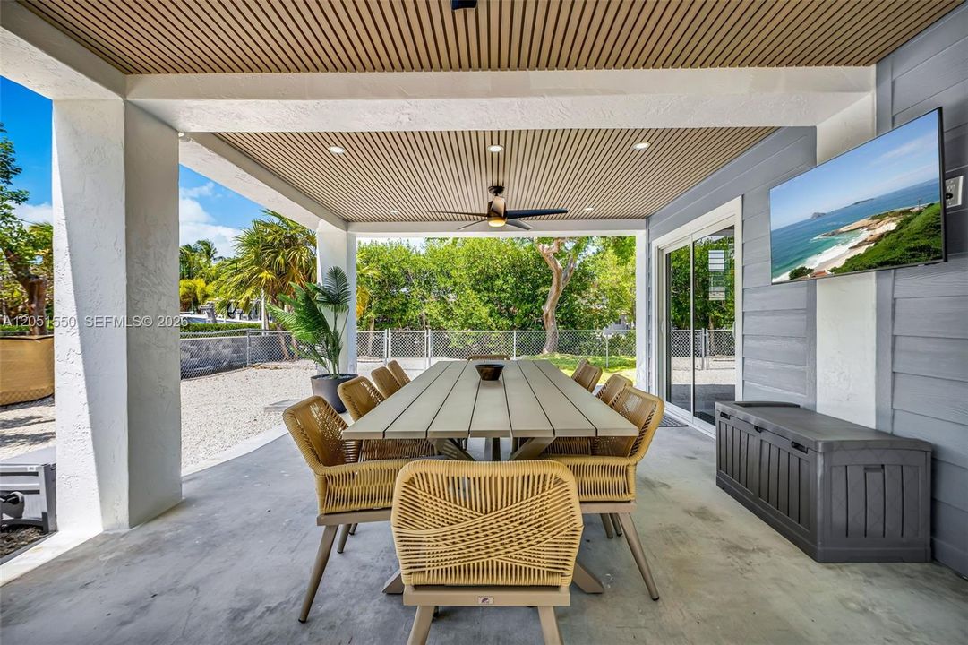 For Rent: $12,500 (4 beds, 3 baths, 1800 Square Feet)