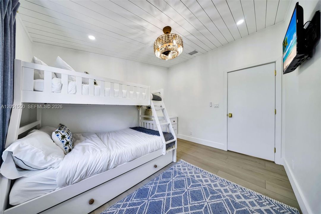 For Rent: $12,500 (4 beds, 3 baths, 1800 Square Feet)