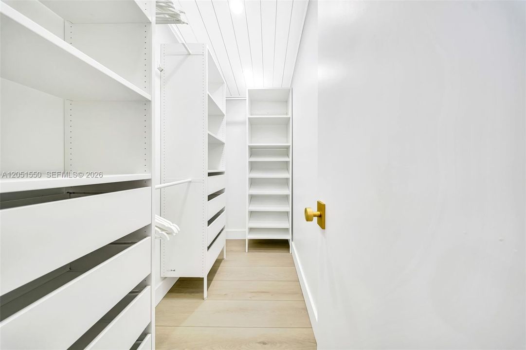 For Rent: $12,500 (4 beds, 3 baths, 1800 Square Feet)