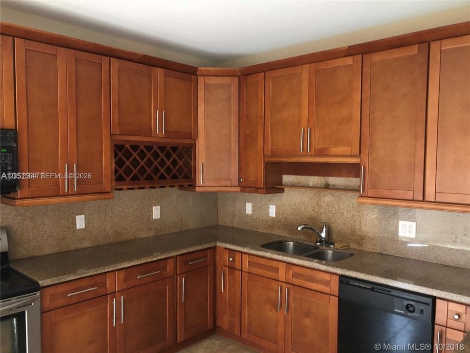 В аренду: $4,800 (5 спален, 4 ванн, 2740 Квадратных фут)