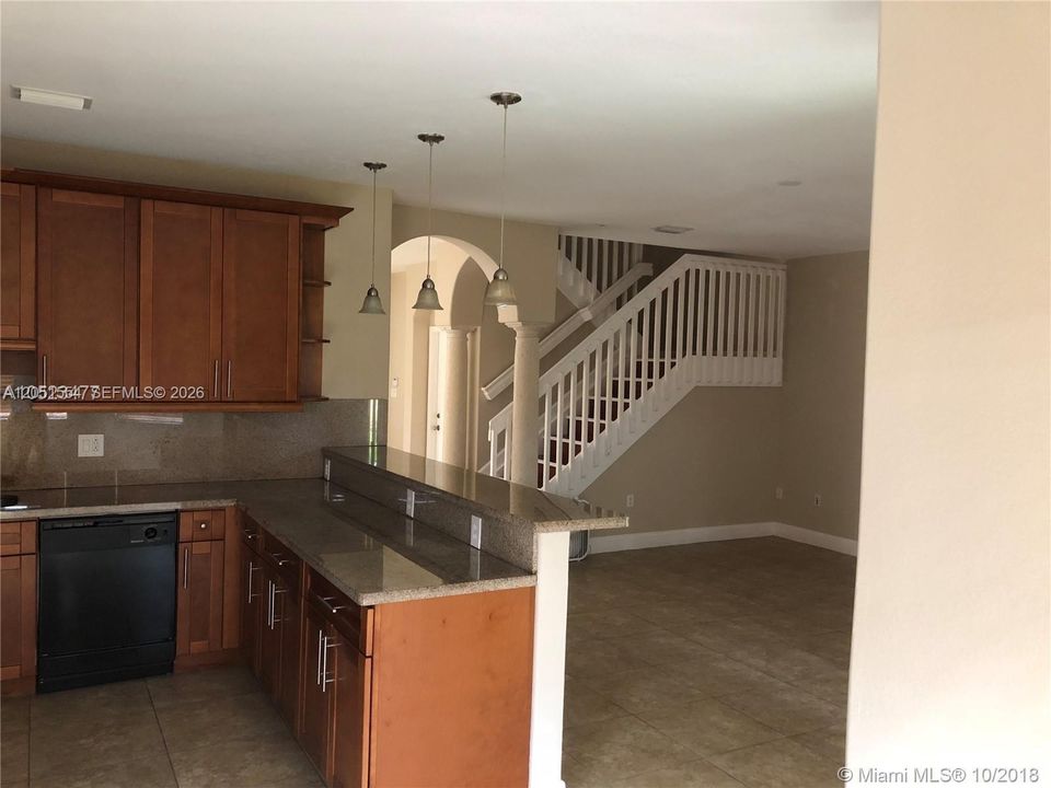 В аренду: $4,800 (5 спален, 4 ванн, 2740 Квадратных фут)