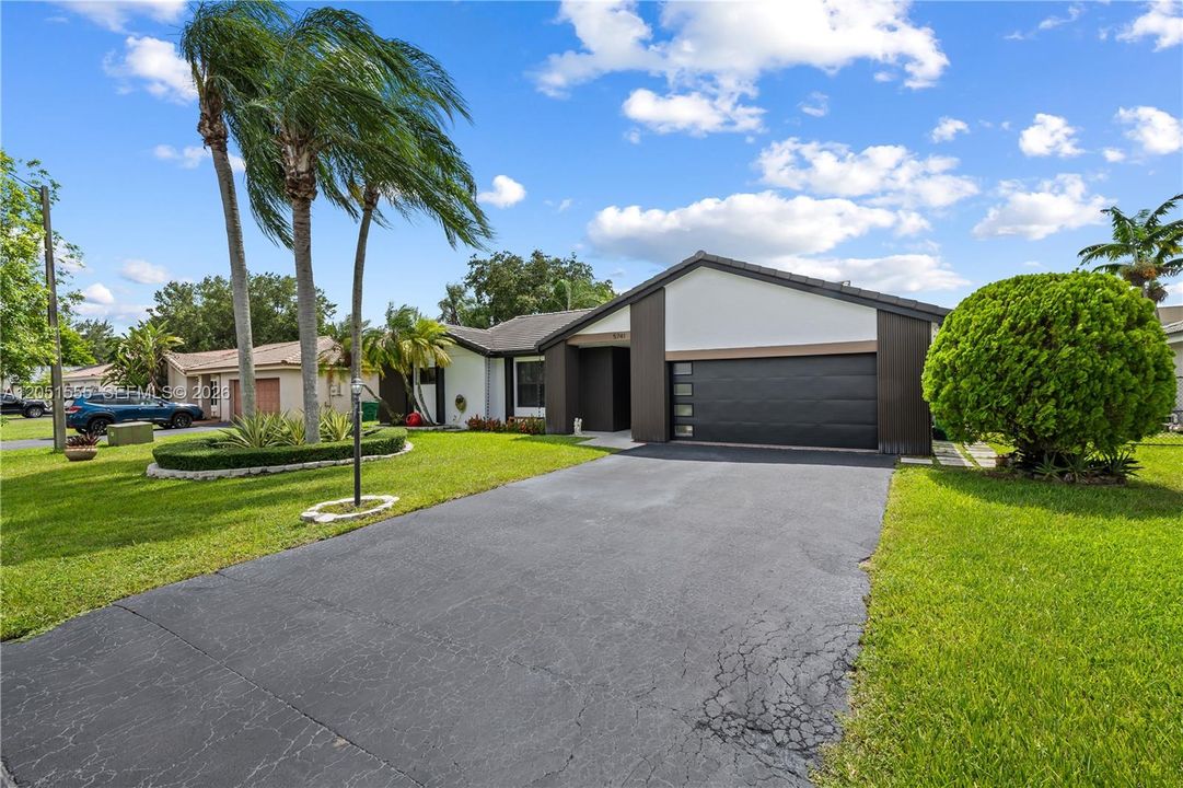 For Sale: $775,000 (3 beds, 2 baths, 1870 Square Feet)