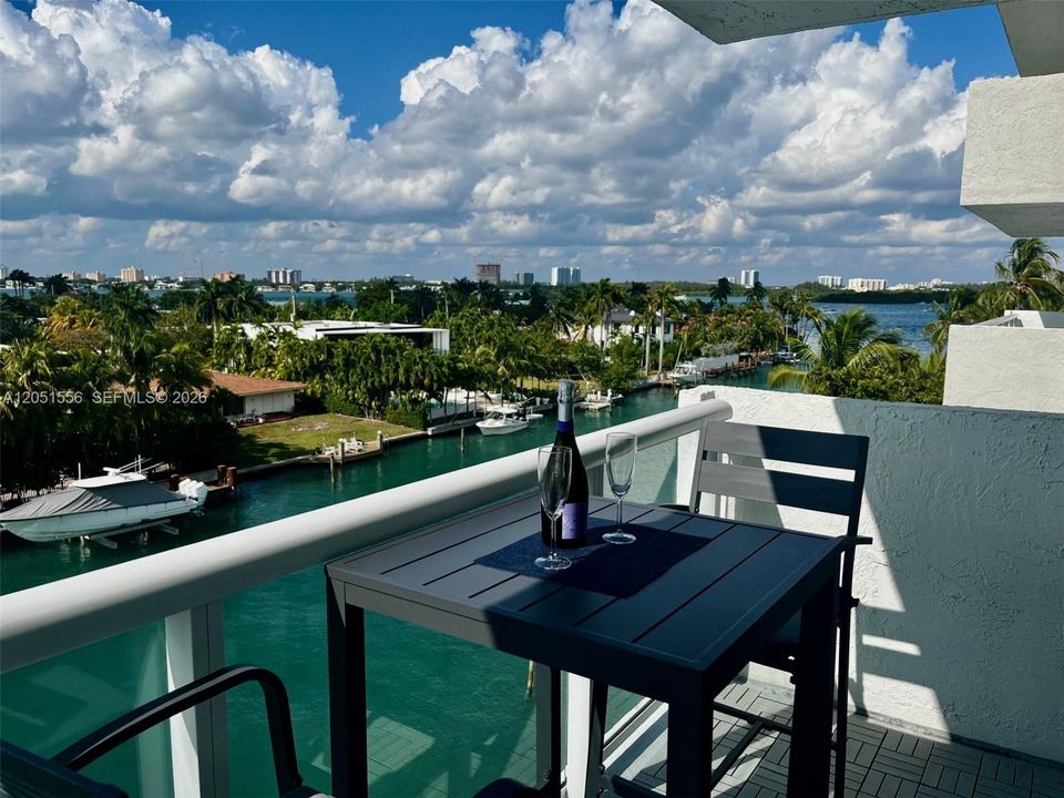 For Rent: $4,700 (2 beds, 2 baths, 1484 Square Feet)