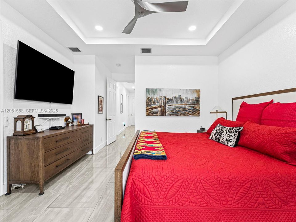 Activo con contrato: $3,799 (4 camas, 2 baños, 2275 Pies cuadrados)