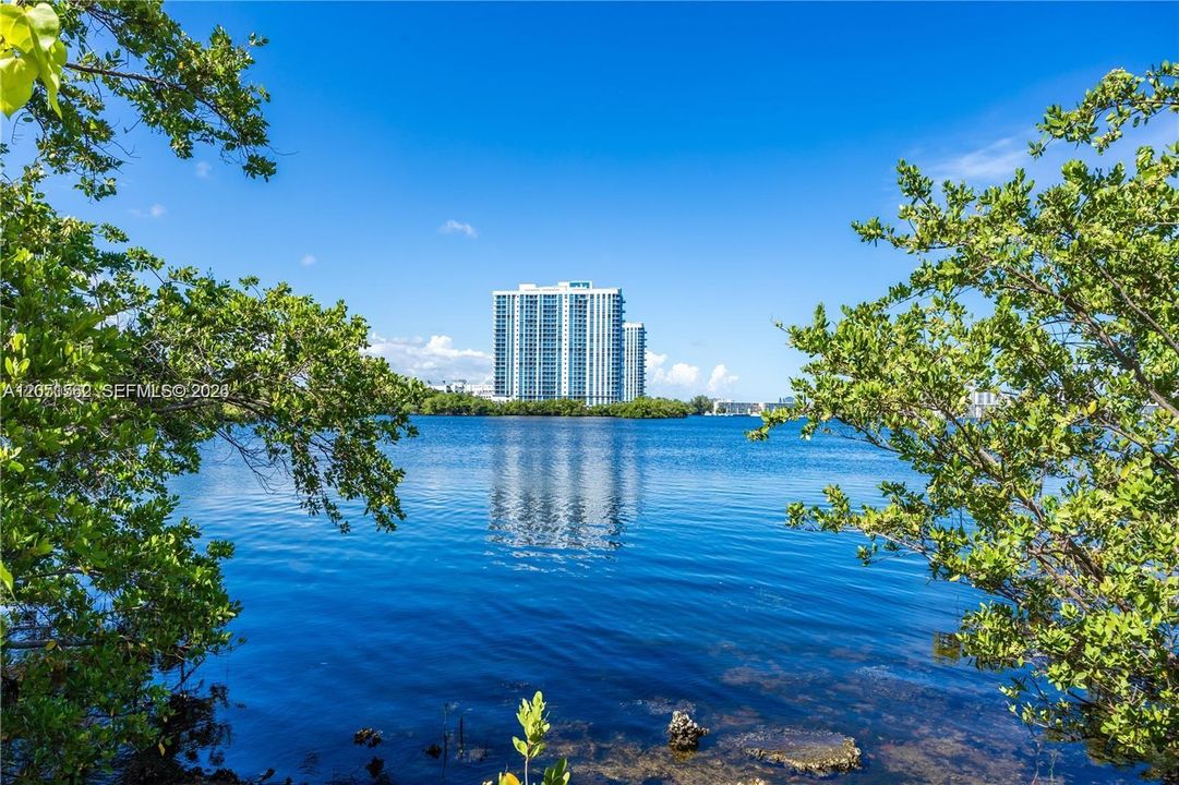 For Sale: $429,000 (1 beds, 2 baths, 1340 Square Feet)