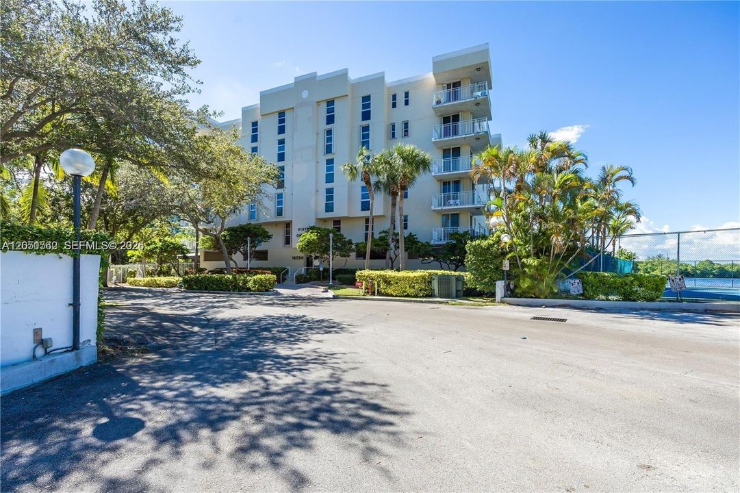 For Sale: $429,000 (1 beds, 2 baths, 1340 Square Feet)