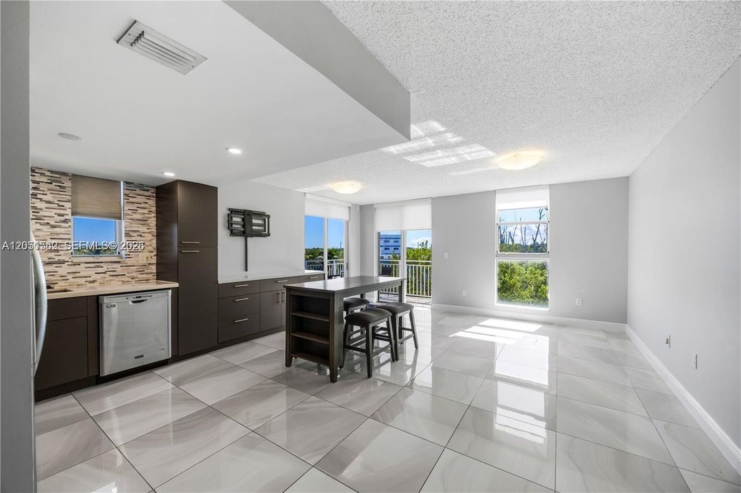For Sale: $429,000 (1 beds, 2 baths, 1340 Square Feet)