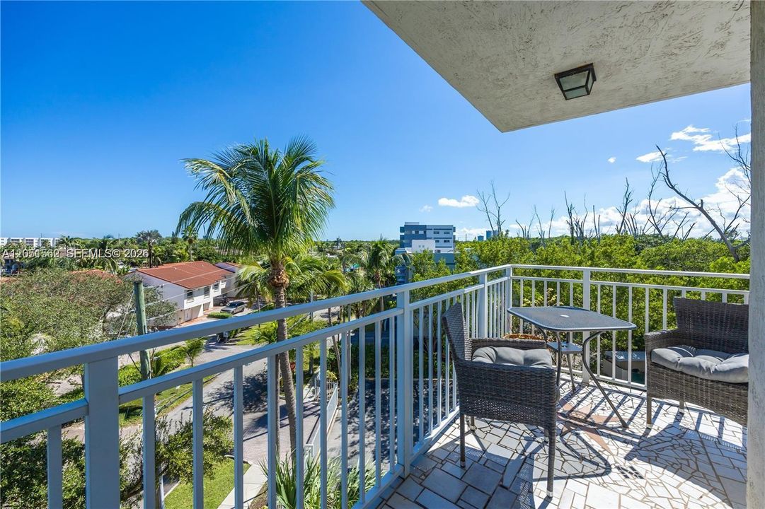 For Sale: $429,000 (1 beds, 2 baths, 1340 Square Feet)