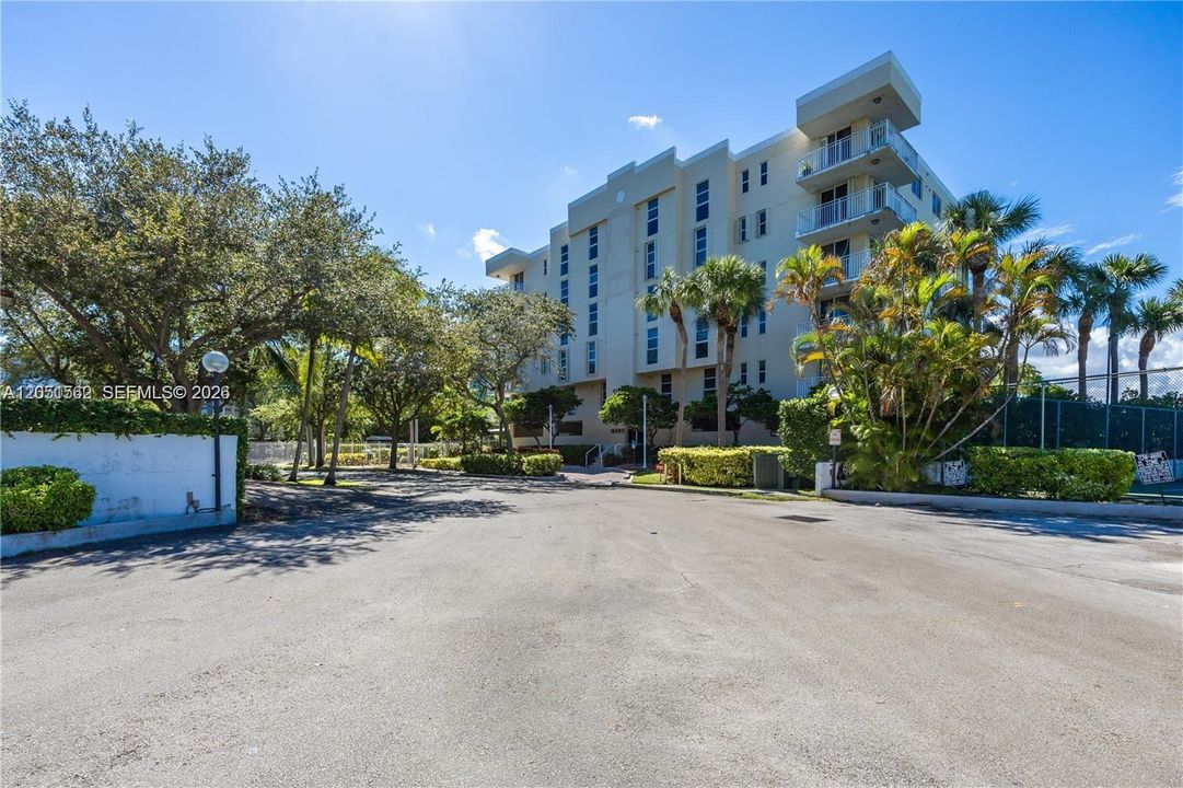 For Sale: $429,000 (1 beds, 2 baths, 1340 Square Feet)