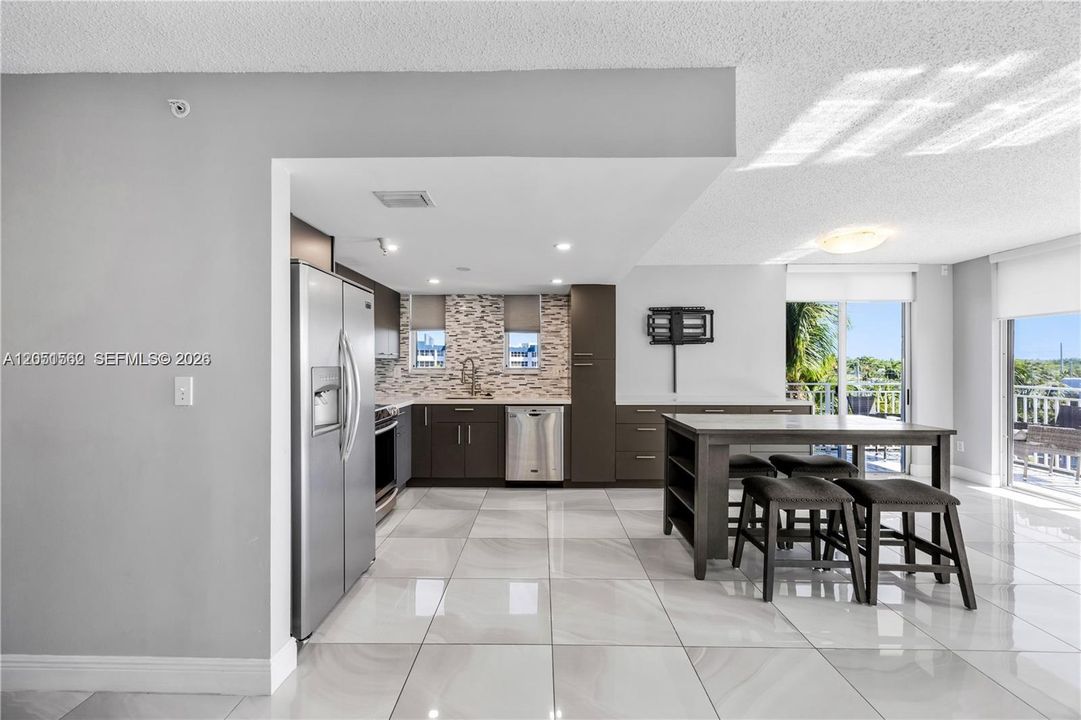 For Sale: $429,000 (1 beds, 2 baths, 1340 Square Feet)