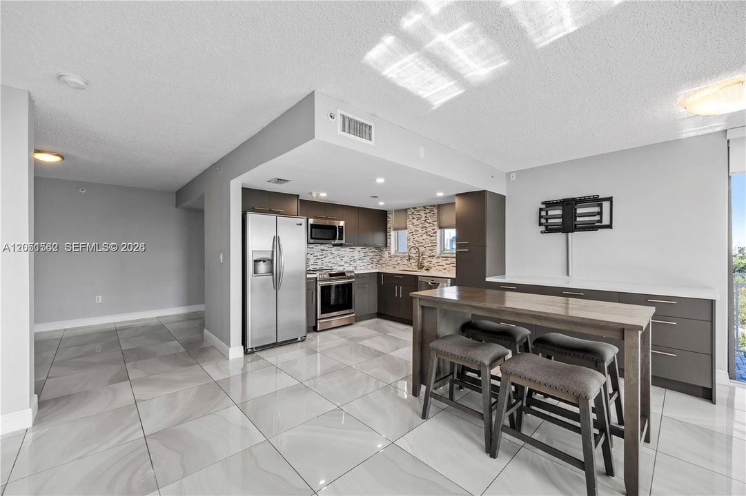 For Sale: $429,000 (1 beds, 2 baths, 1340 Square Feet)