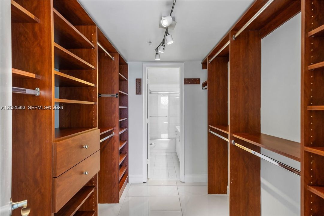 For Sale: $429,000 (1 beds, 2 baths, 1340 Square Feet)