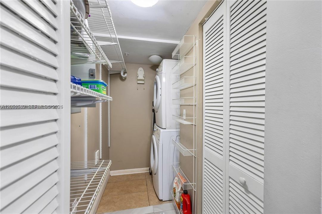 For Sale: $429,000 (1 beds, 2 baths, 1340 Square Feet)