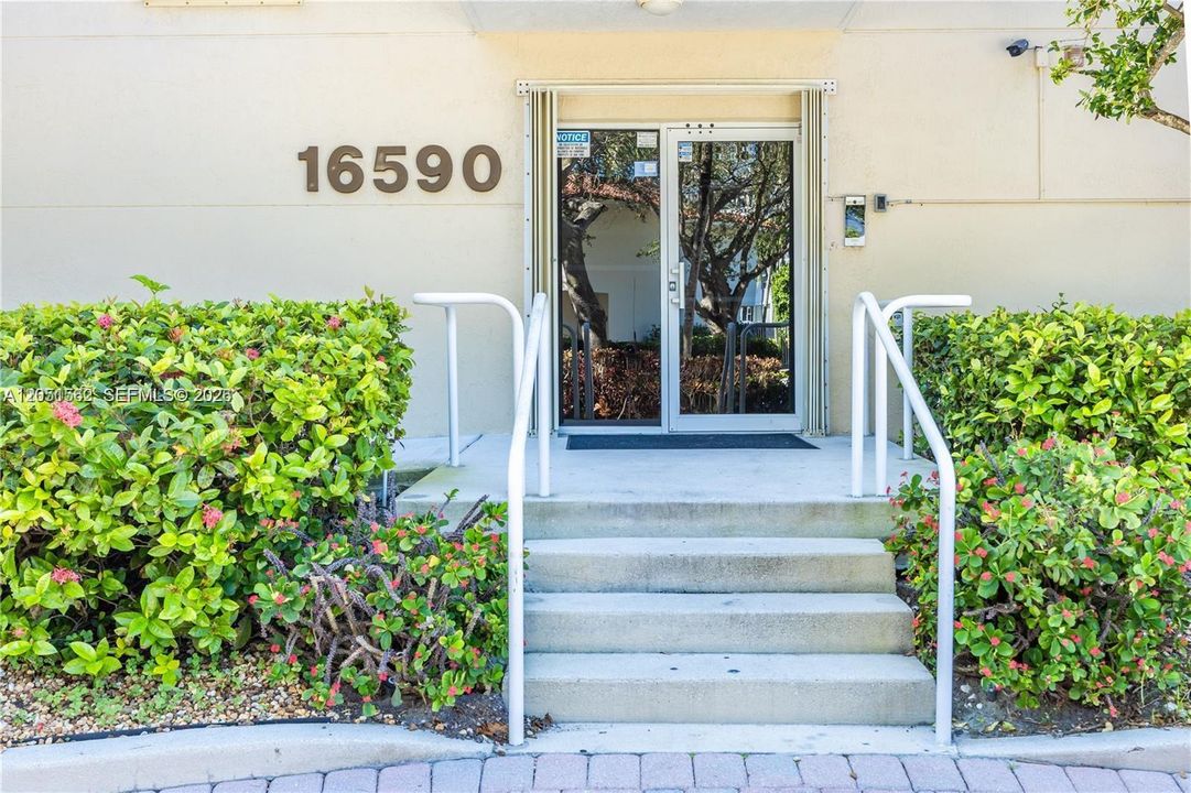 For Sale: $429,000 (1 beds, 2 baths, 1340 Square Feet)