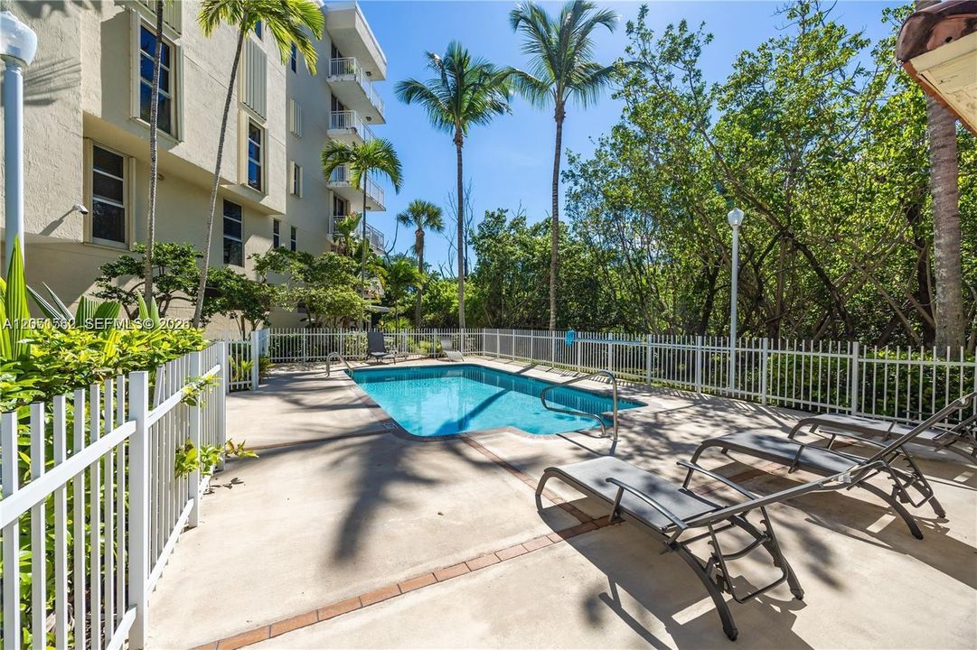 For Sale: $429,000 (1 beds, 2 baths, 1340 Square Feet)