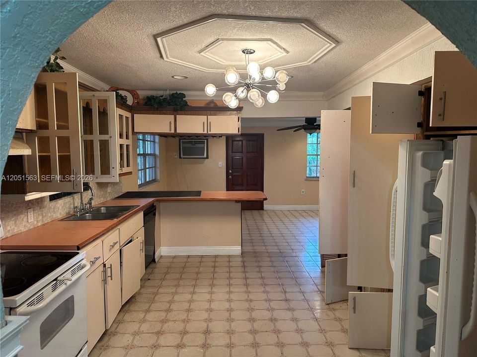 На продажу: $439,000 (3 спален, 2 ванн, 1723 Квадратных фут)