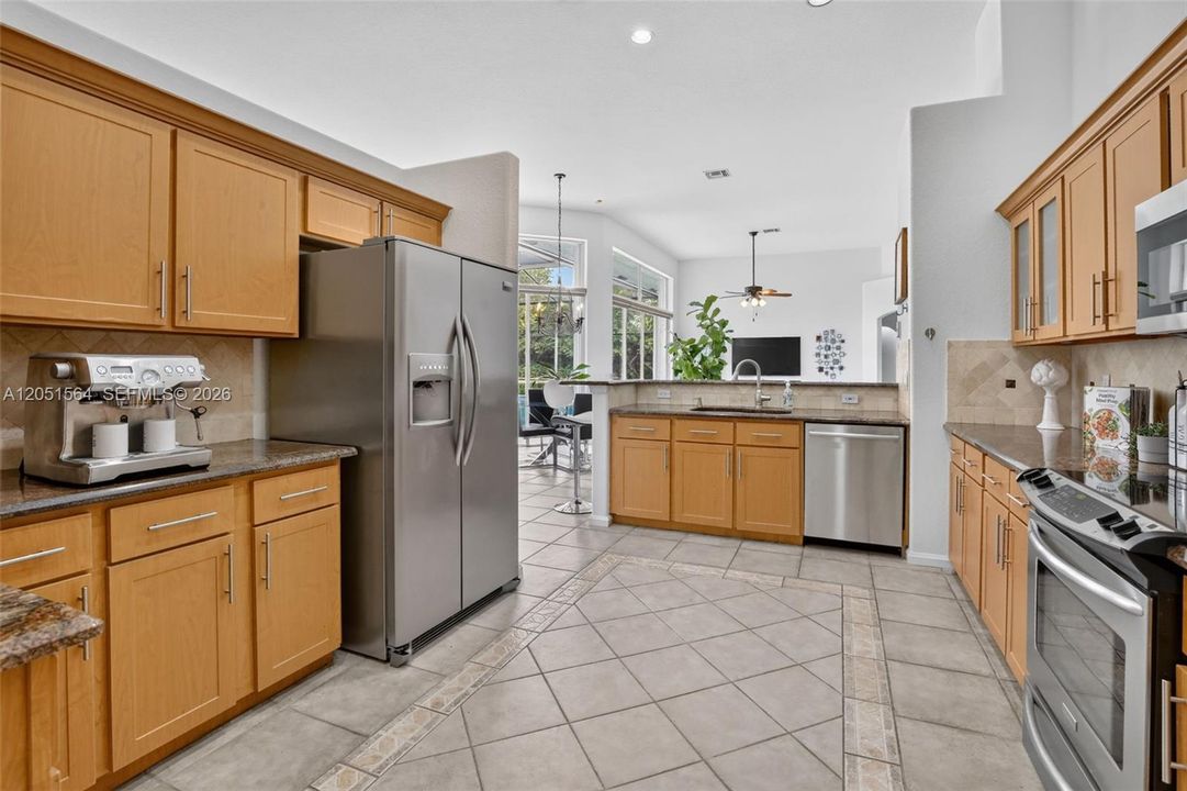Entertainers dream. lots of counter space