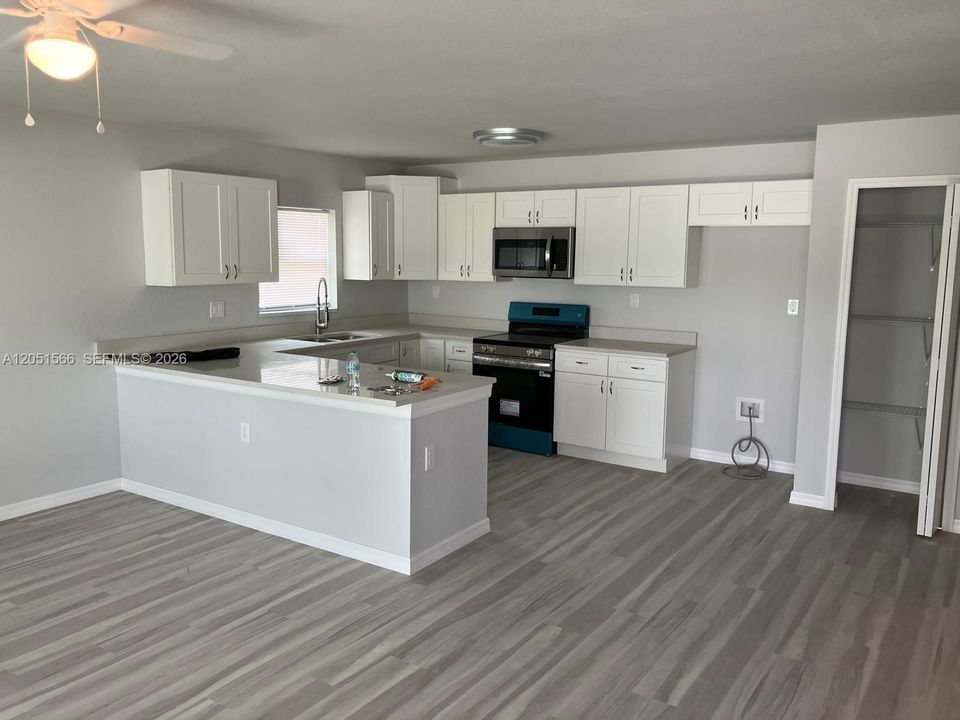 For Rent: $1,600 (3 beds, 2 baths, 1132 Square Feet)