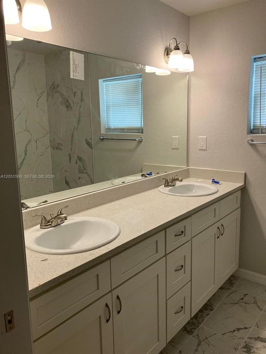 For Rent: $1,600 (3 beds, 2 baths, 1132 Square Feet)