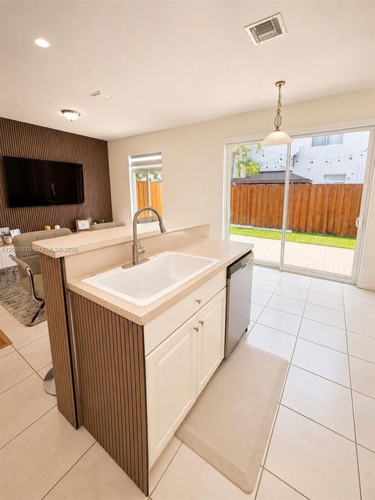 For Rent: $4,300 (4 beds, 3 baths, 1788 Square Feet)