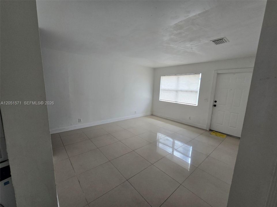 For Rent: $1,875 (2 beds, 1 baths, 1764 Square Feet)