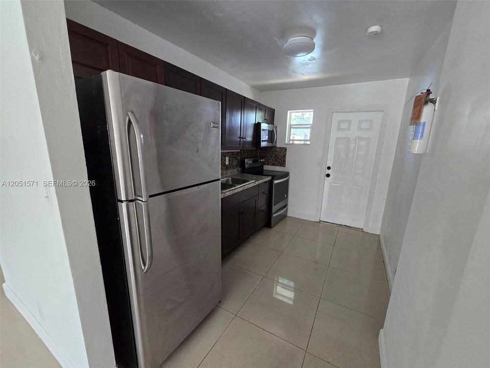 Kitchen w/Bk Porch Door
