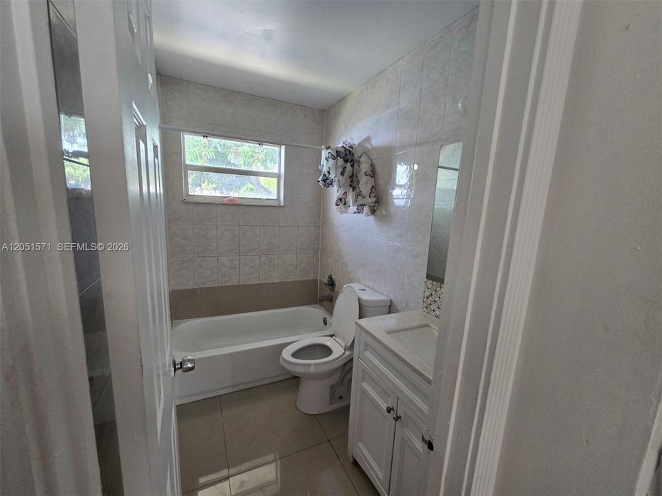 For Rent: $1,875 (2 beds, 1 baths, 1764 Square Feet)