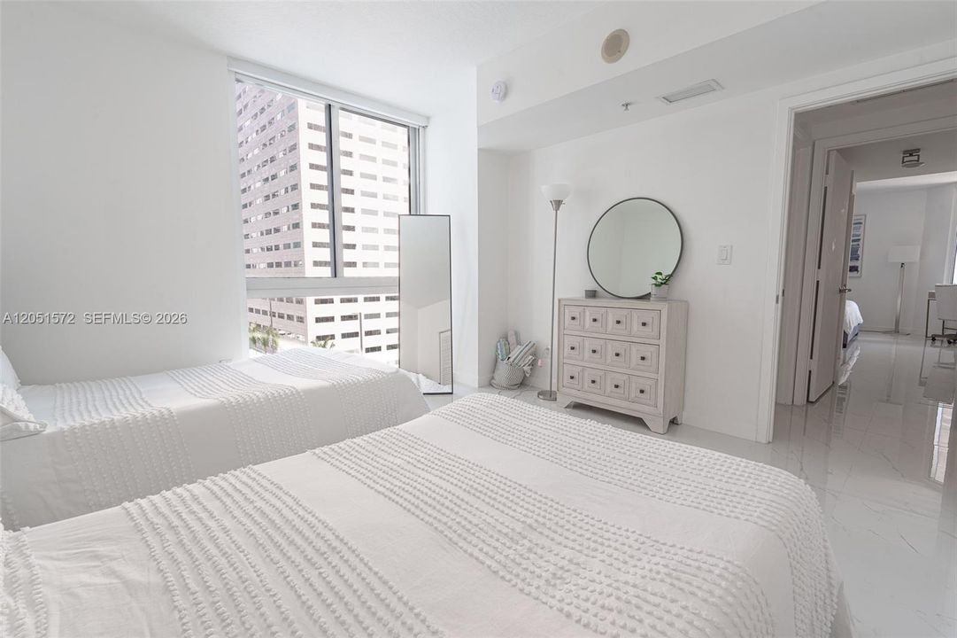 For Rent: $5,000 (2 beds, 2 baths, 1105 Square Feet)