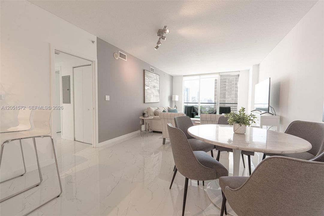 For Rent: $5,000 (2 beds, 2 baths, 1105 Square Feet)