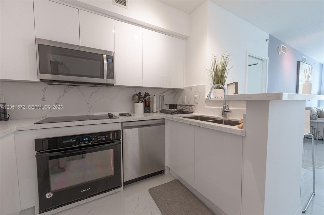 For Rent: $5,000 (2 beds, 2 baths, 1105 Square Feet)