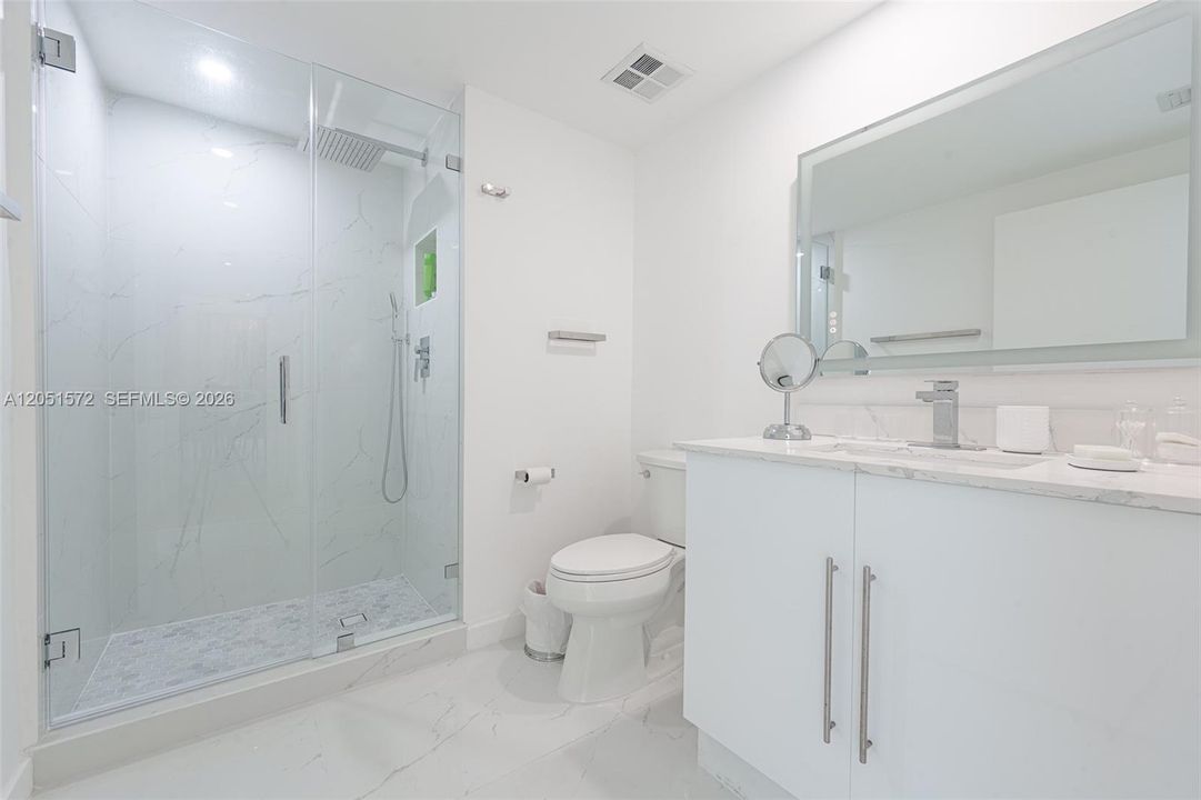 For Rent: $5,000 (2 beds, 2 baths, 1105 Square Feet)