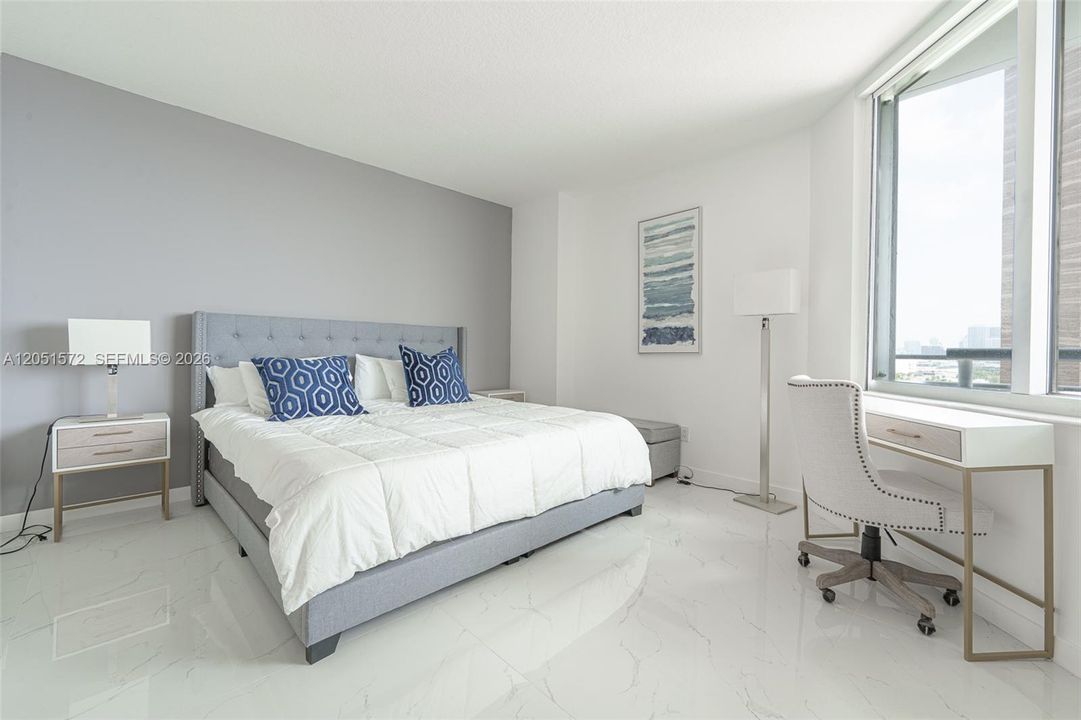 For Rent: $5,000 (2 beds, 2 baths, 1105 Square Feet)