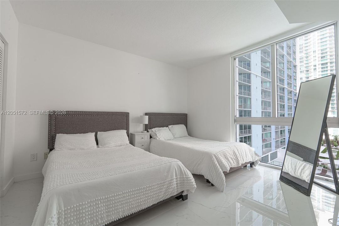 For Rent: $5,000 (2 beds, 2 baths, 1105 Square Feet)