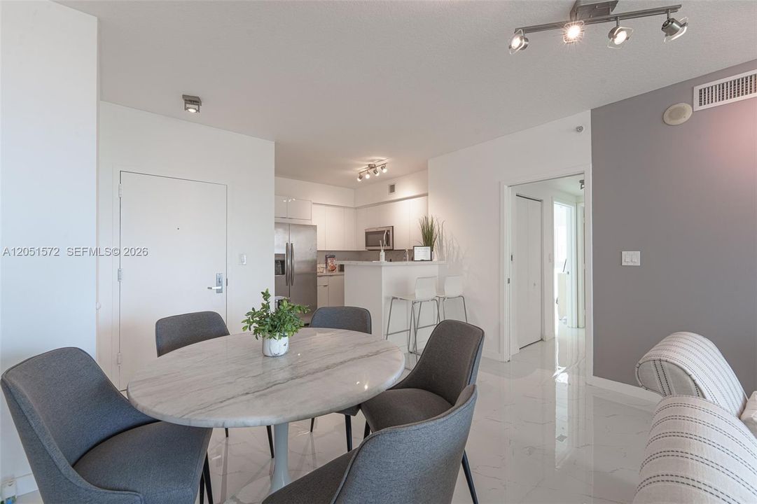 For Rent: $5,000 (2 beds, 2 baths, 1105 Square Feet)