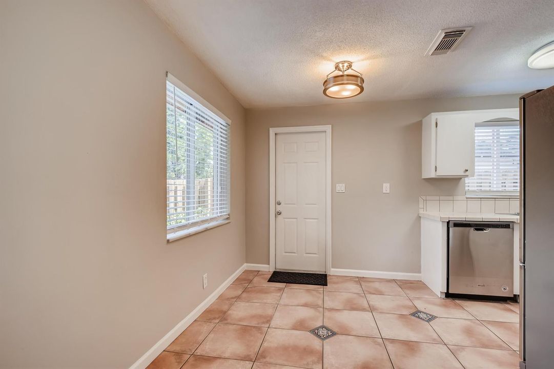 07 Dining Room 1589032751082
