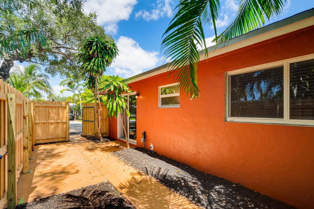 24 Exterior Side 1589032757427