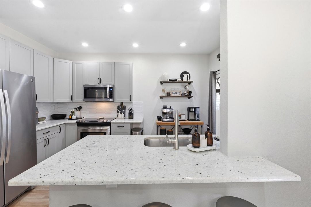 3469 Merrick Ln_009