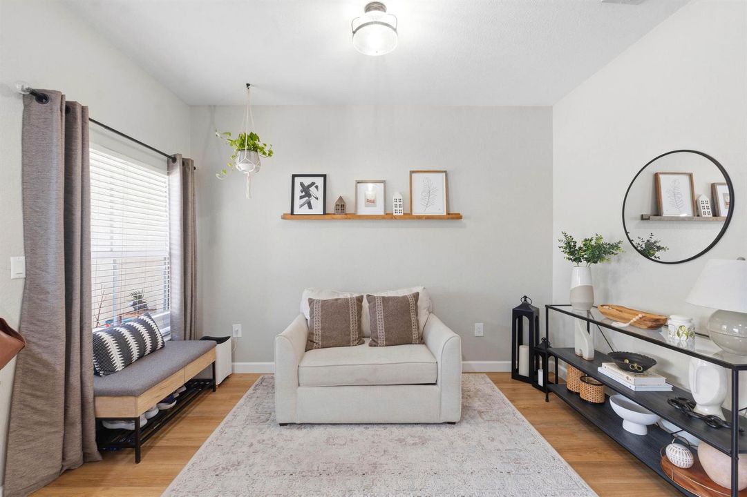 3469 Merrick Ln_003